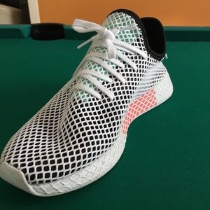 Adidas Deerupt runner shoes, rare color-way